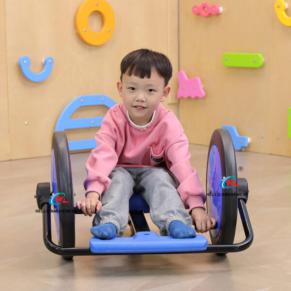 Sensory training equipment children's hand-operated crank car 2