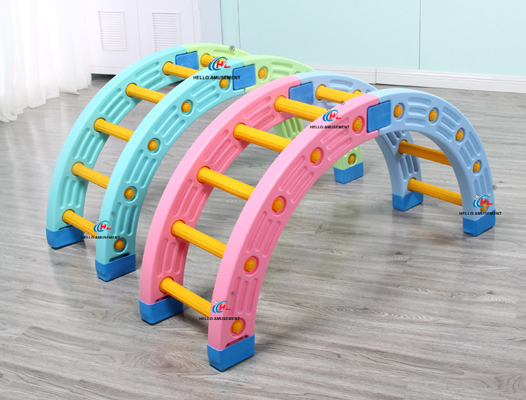 Quarter circle climbing frame physical balance beam bridge 09