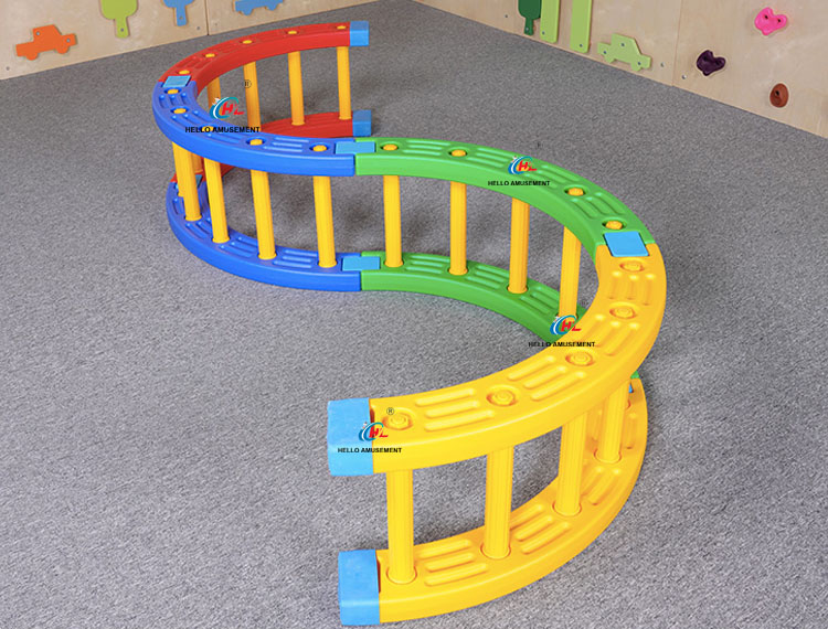 Quarter circle climbing frame physical balance beam bridge 18